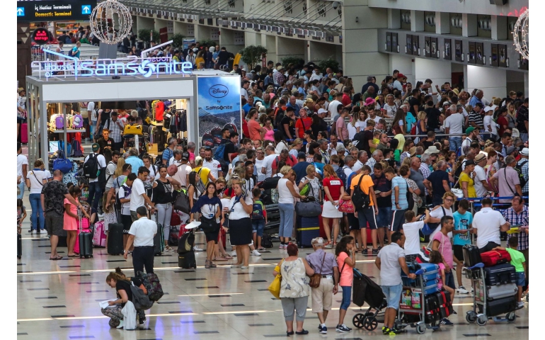 Туркийн Анталья хот дөрвөн сарын дотор хоёр сая жуулчин хүлээн авчээ